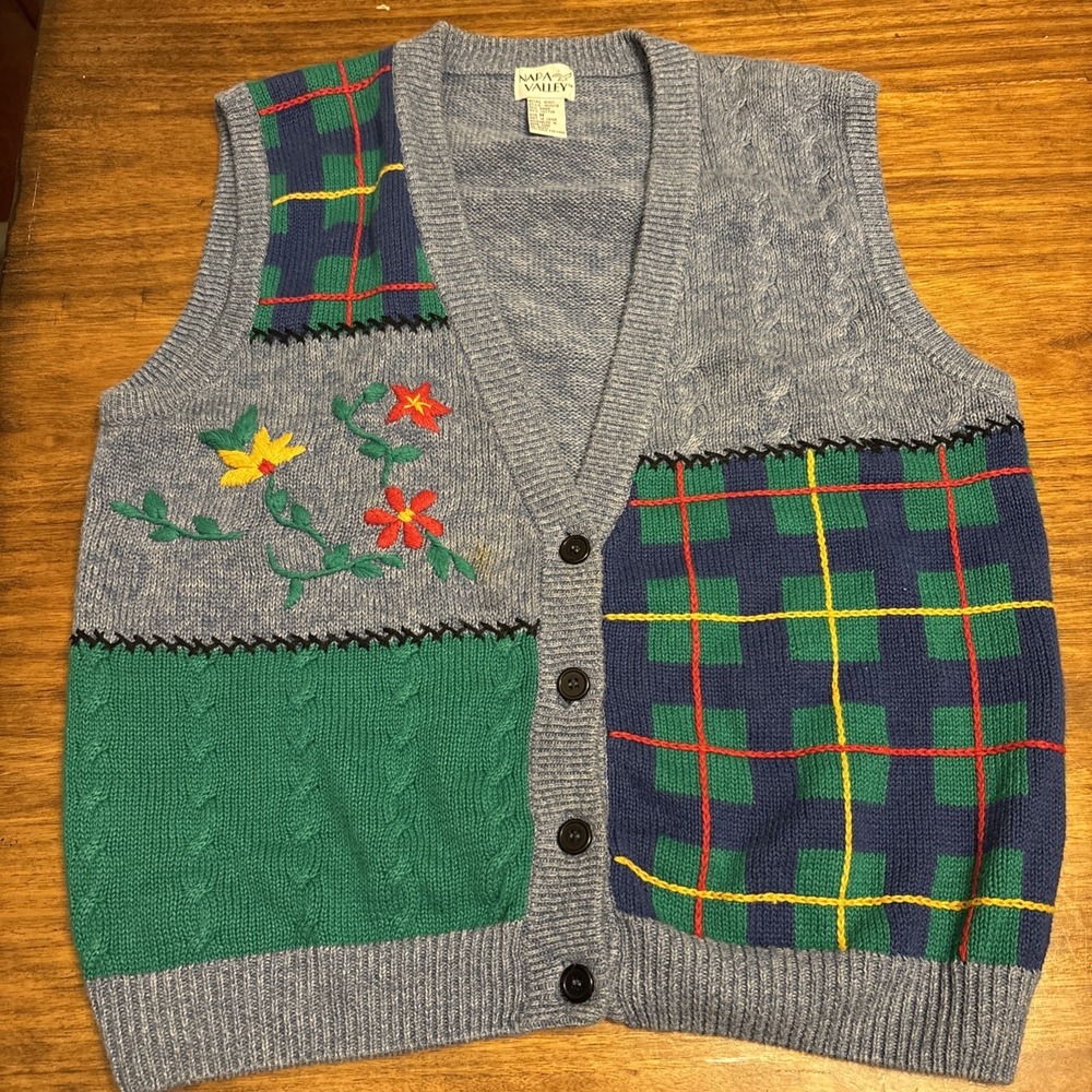 Vintage Napa Valley Light Blue Sweater Vest w/Embroidered Flowers Medium Preppy